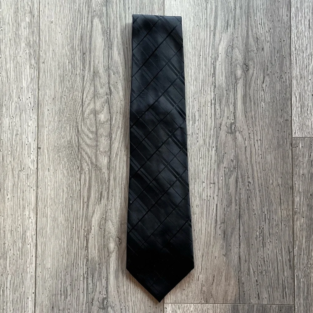 Kenneth Cole New York Men’s Neck Tie Plaid Black Silk Workwear Dressy Formal